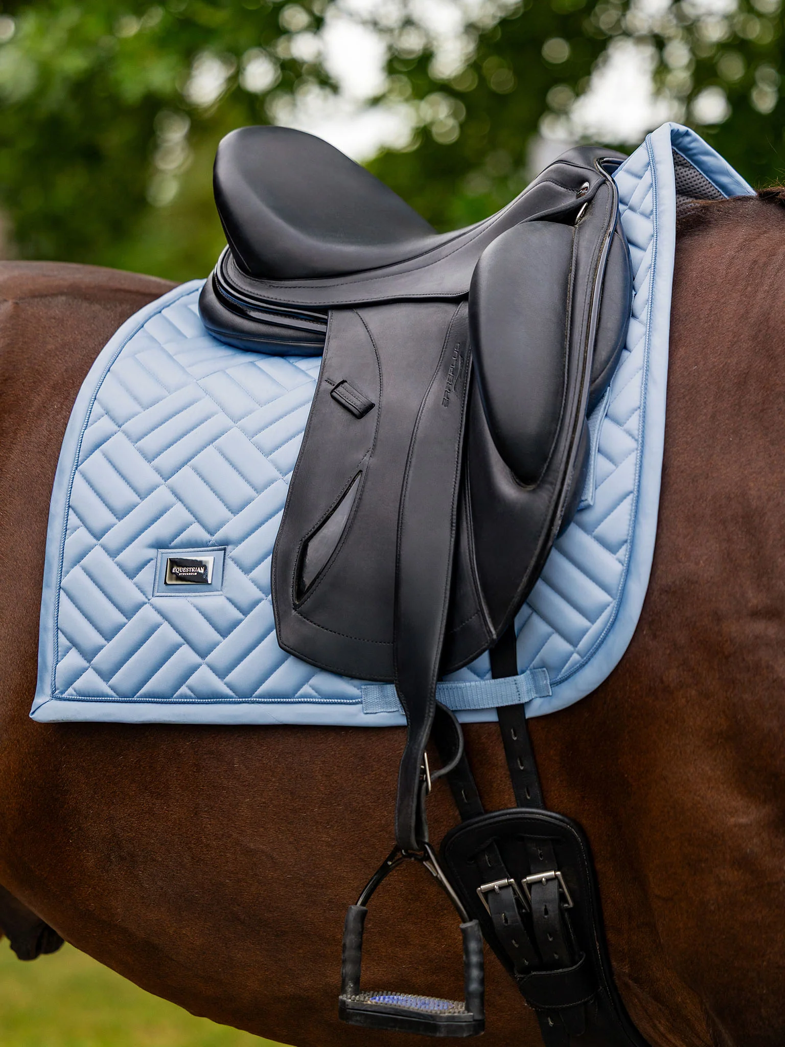 Equestrian Stockholm Modern Underlag - Midsommer Blue - DR17"