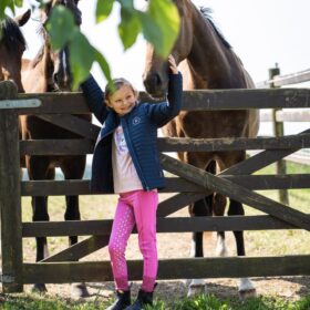 den lille rytter og pony – sjov og sikker ridning