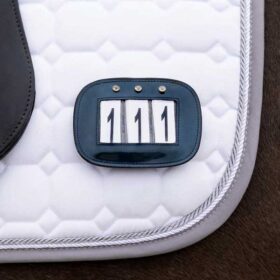 korrekt og tydeligt stævnenummer